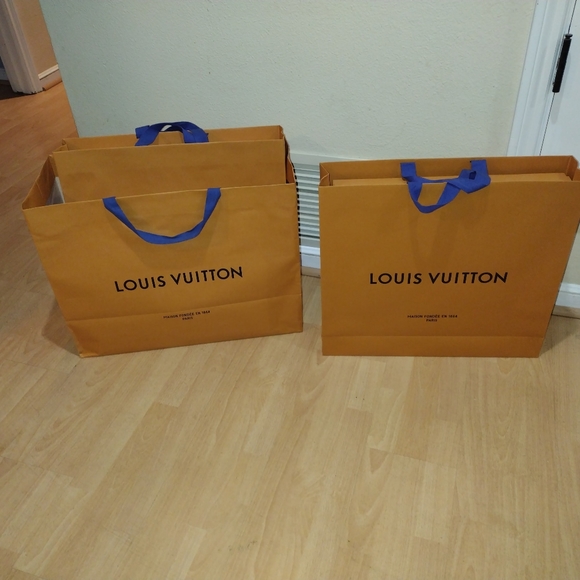 (2)Empty LV boxes w/ shopping bags (1)LV extra large shopping bag (2)dust covers - Picture 3 of 5